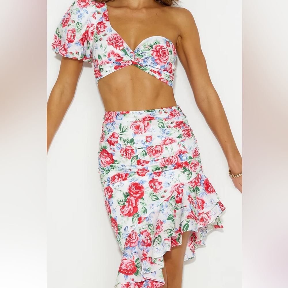 Brand new with tags. HELLO MOLLY HOT BREEZE SKIRT FLORAL SIZE 2/ Extra SMALL.
